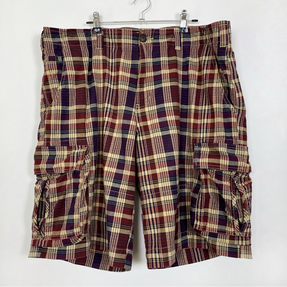 Tommy Hilfiger Men’s Burgundy and Navy Blue Cargo Shorts‎ Size 38W